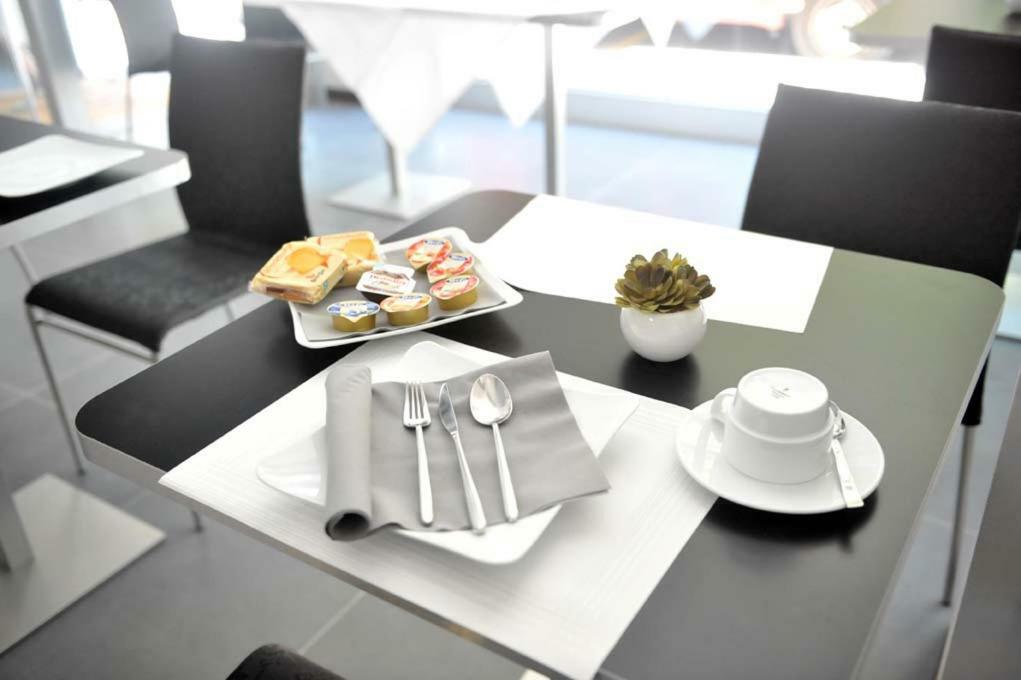 Hll Hotel Lungolago Lecco-Como Lake Exterior foto
